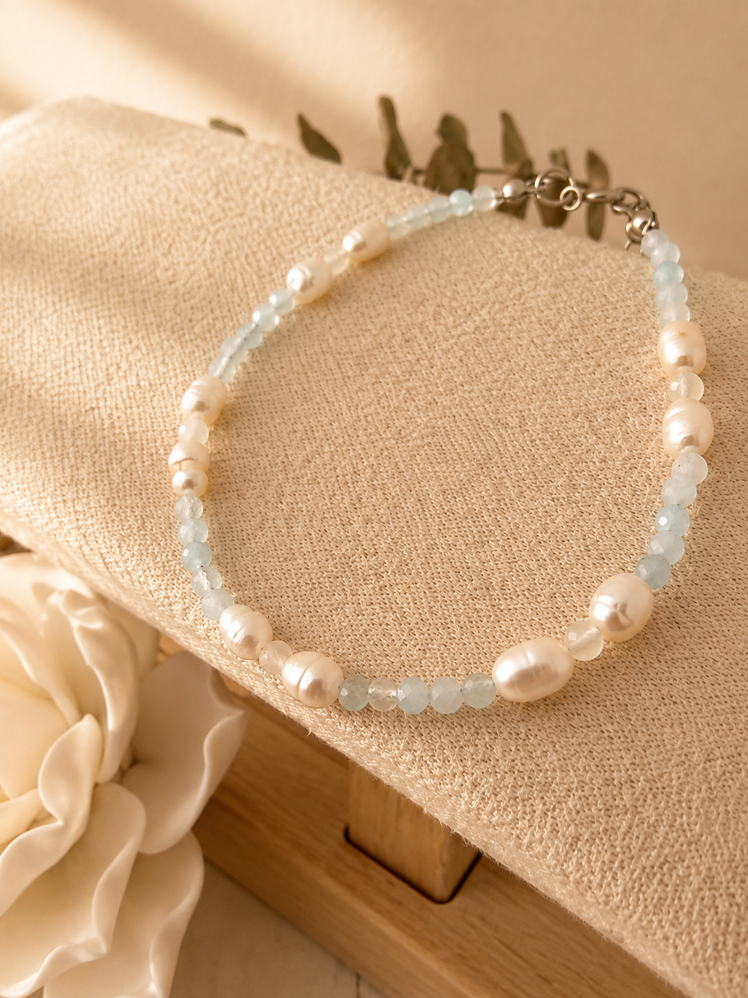 Summer Vibes - Armband Meereslicht– Süßwasserperlen, Aquamarin & Bergkristall